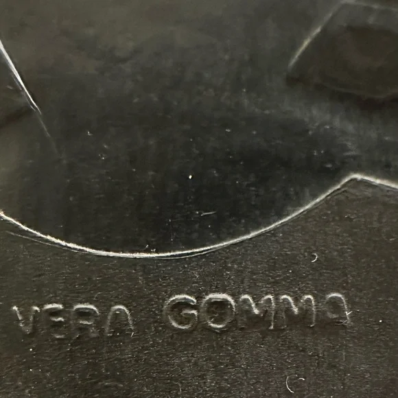 Suede Vera Gomma ankle boots with side zippers and frills - Picture 9 of 10